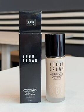 Bobbi Brown Weightless Skin Foundation — Cool Ivory C-026
